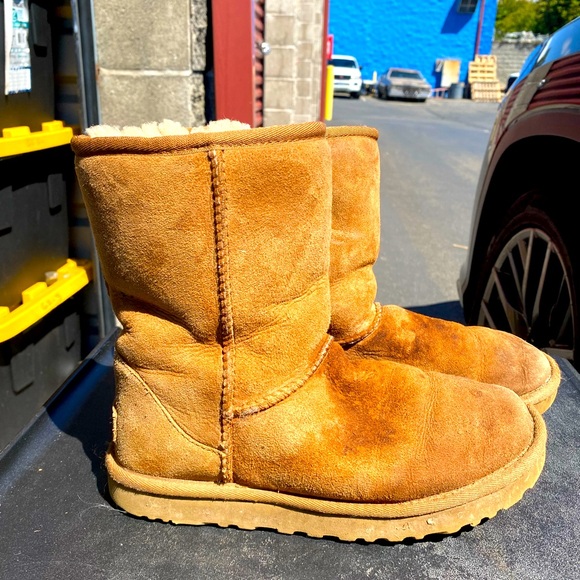 UGG CLASSIC SHORT II CHESTNUT SUEDE SHEEPSKIN WATERPROOF WOMENS BOOTS Size 6 - Picture 1 of 10